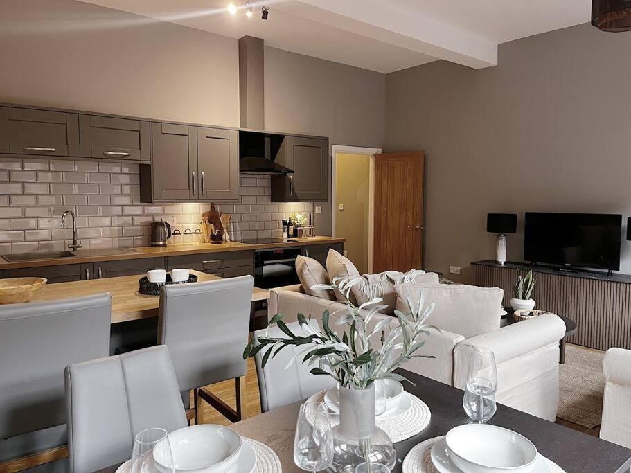 Modern Ground Floor Apartment Тодморден Екстер'єр фото